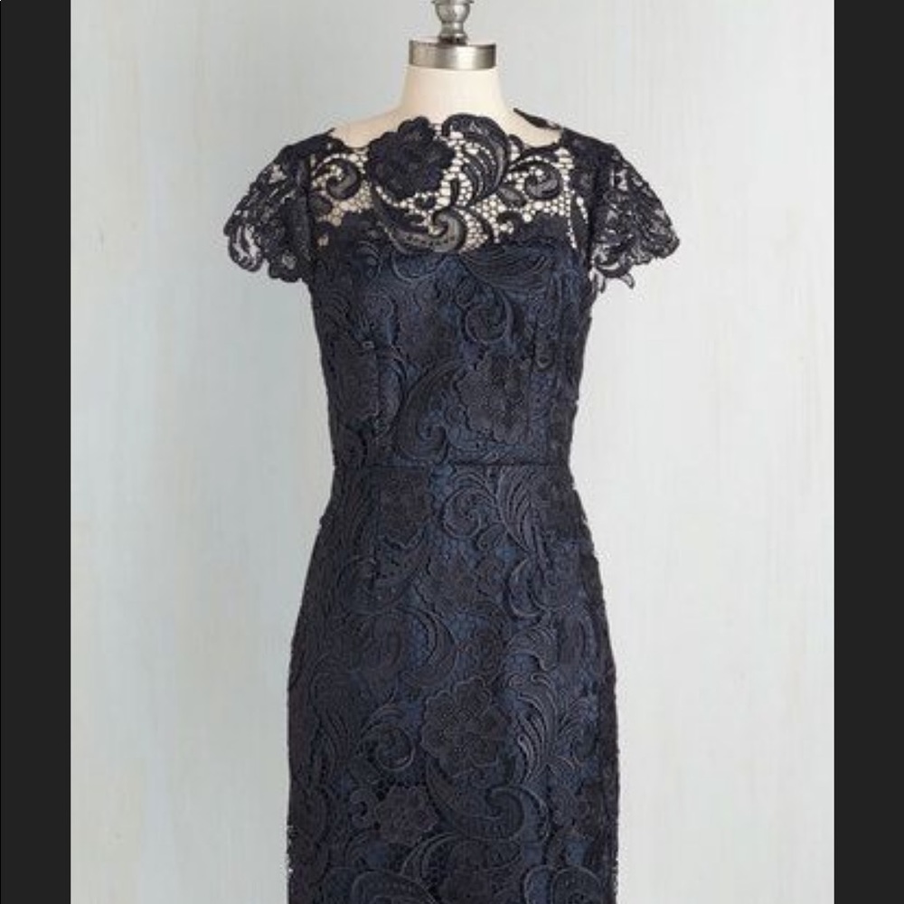 MODCLOTH DECADE LACE DRESS- NAVY
